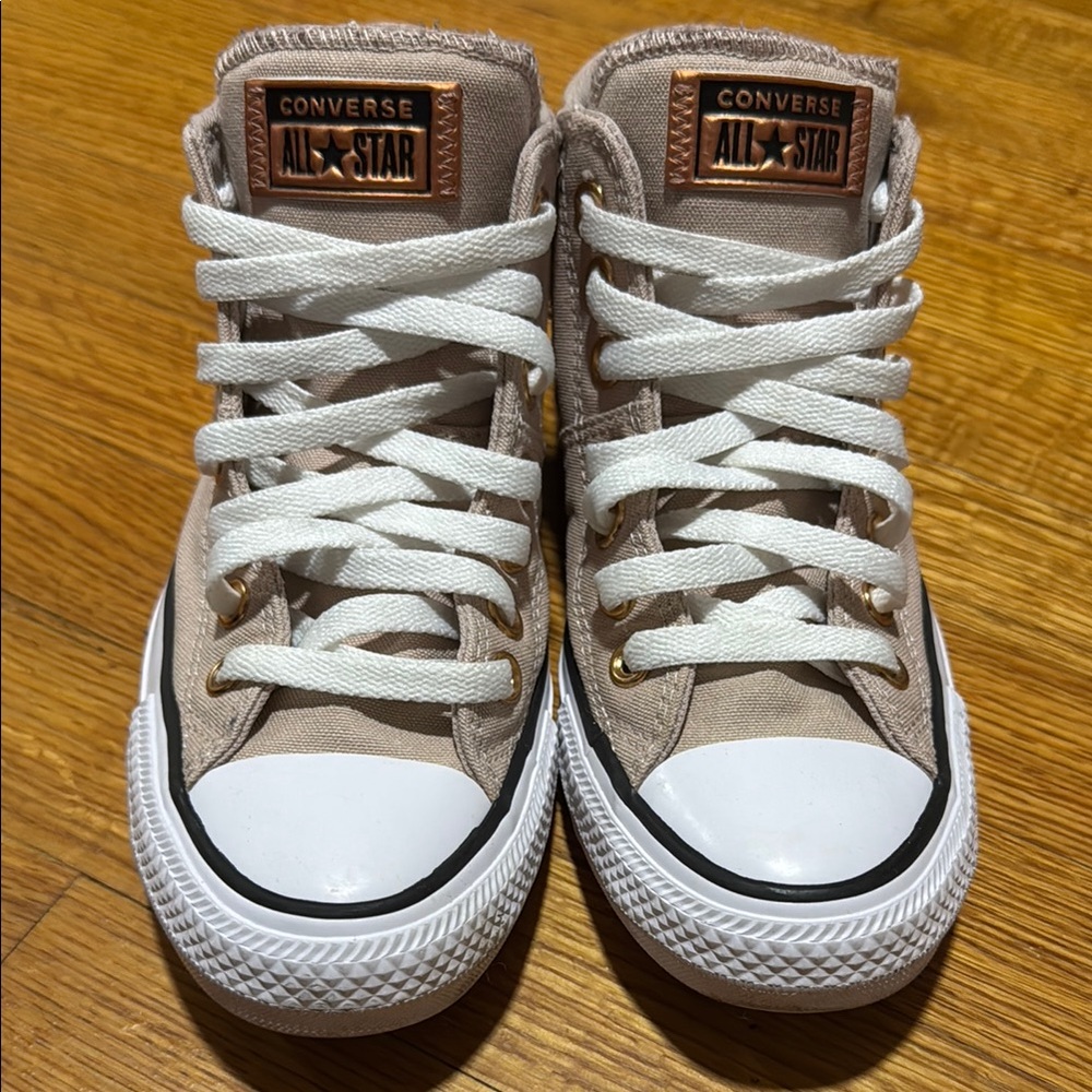 Chuck Taylor converse Madison mid size 7